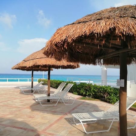 Brisas Beachfront Studios In Hotel Zone Cancún Exteriér fotografie