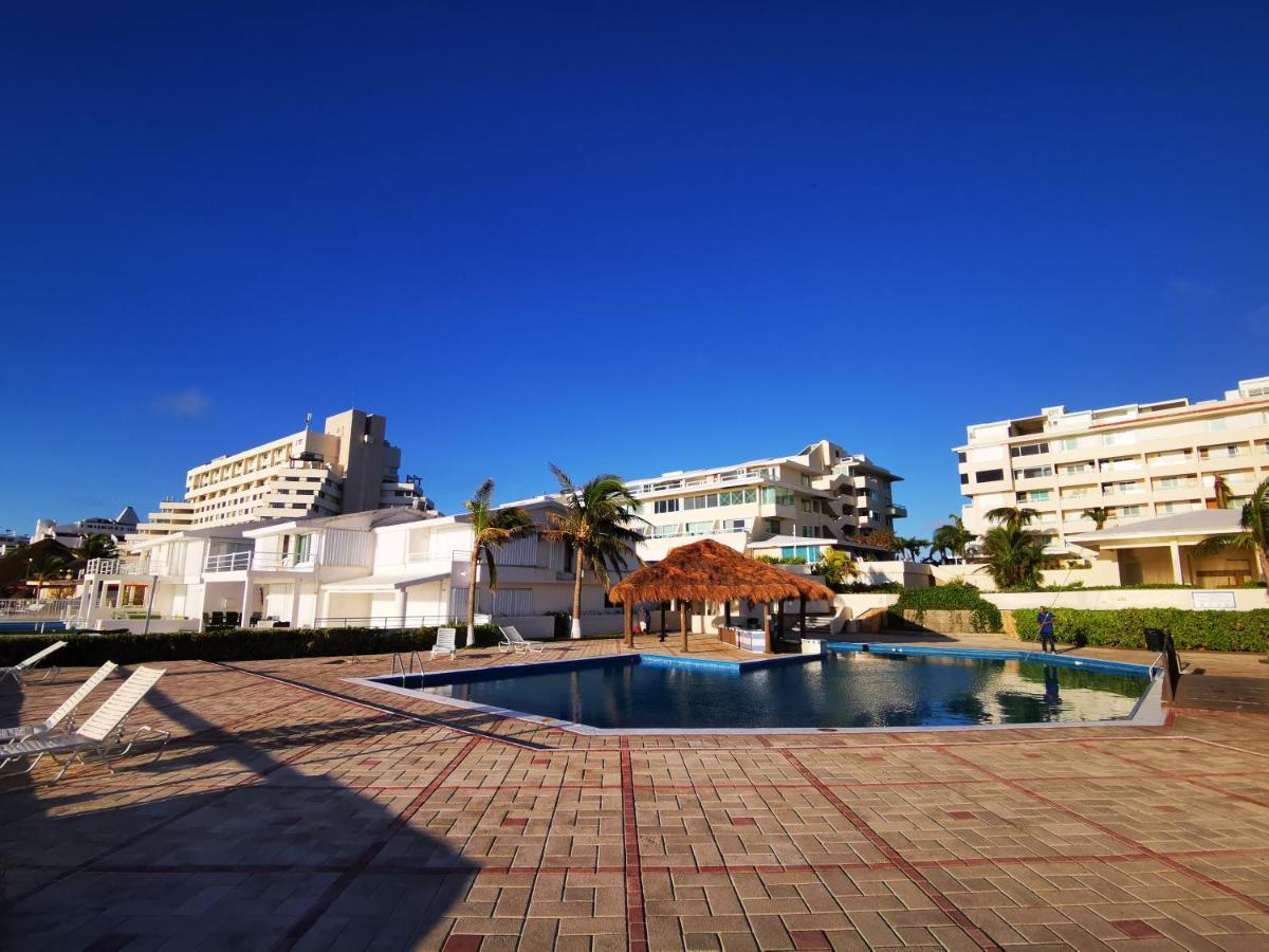 Brisas Beachfront Studios In Hotel Zone Cancún Exteriér fotografie