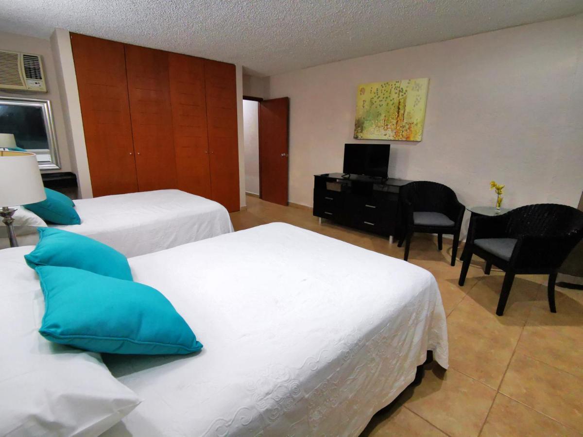 Brisas Beachfront Studios In Hotel Zone Cancún Exteriér fotografie