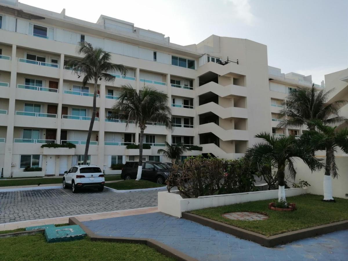 Brisas Beachfront Studios In Hotel Zone Cancún Exteriér fotografie